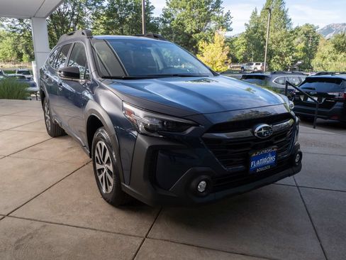Used 2025 Subaru Outback Premium AWD/4WD image 2