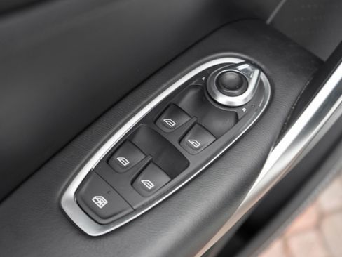 Used 2021 Aston Martin DBX image 15