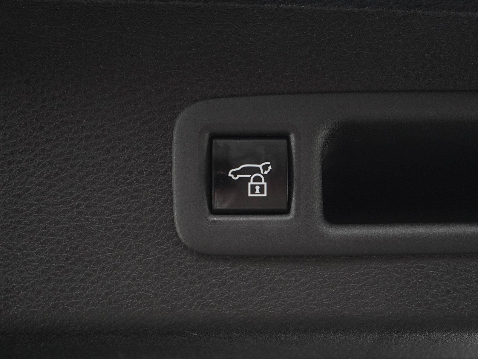 Used 2025 Toyota Sienna XSE AWD/4WD image 19