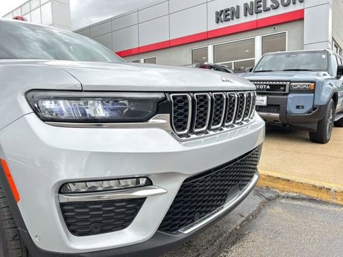 Used 2023 Jeep Grand Cherokee Limited w/ Luxury Tech Group II AWD/4WD image 4