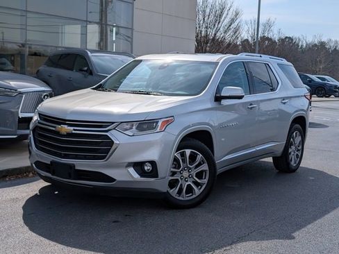 Used 2020 Chevrolet Traverse Premier image 2