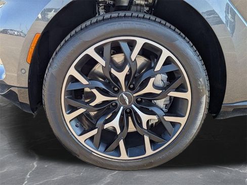 Used 2021 Aston Martin DBX Base image 33