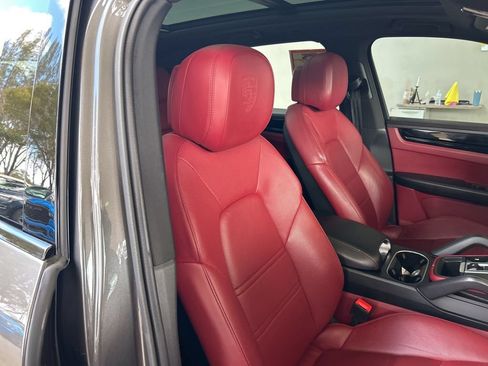 Used 2022 Porsche Cayenne w/ Premium Package Plus AWD/4WD image 19