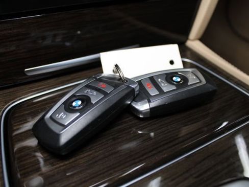 Used 2014 BMW 740i image 14