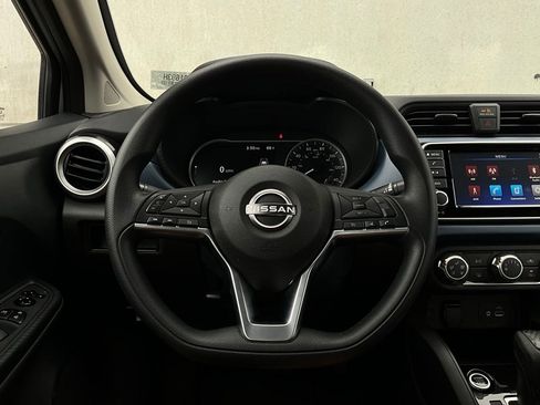 Used 2025 Nissan Versa SV image 28