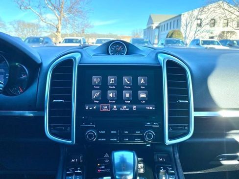 Used 2017 Porsche Cayenne image 34