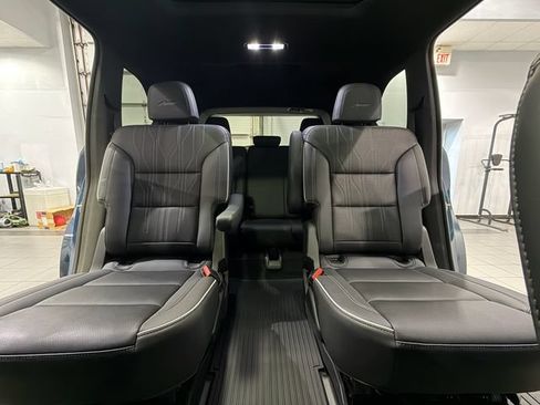 Used 2025 Buick Enclave Avenir FWD image 28