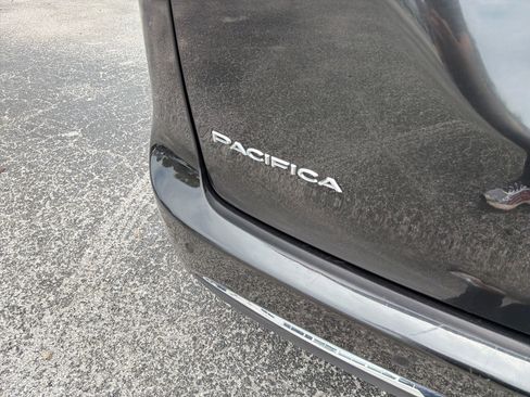 Used 2024 Chrysler Pacifica Limited FWD image 40
