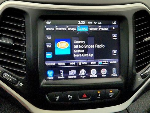 Used 2018 Jeep Cherokee Overland w/ Technology Group AWD/4WD image 18
