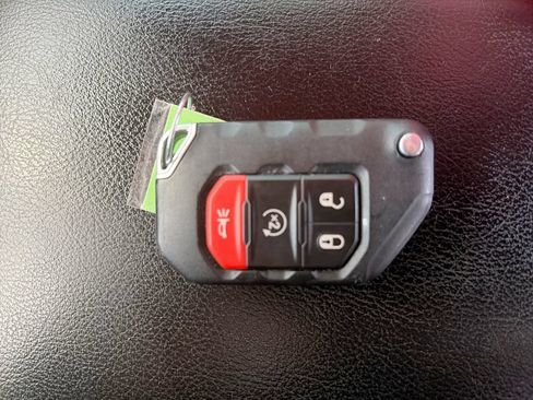 Used 2021 Jeep Gladiator Sport AWD/4WD image 36