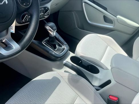 Used 2025 Kia Soul LX w/ LX Technology Package FWD image 14