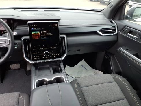 Used 2025 GMC Acadia Elevation AWD/4WD image 15