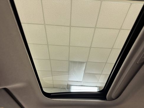 Used 2024 Nissan Sentra SR w/ SR Premium Package image 39