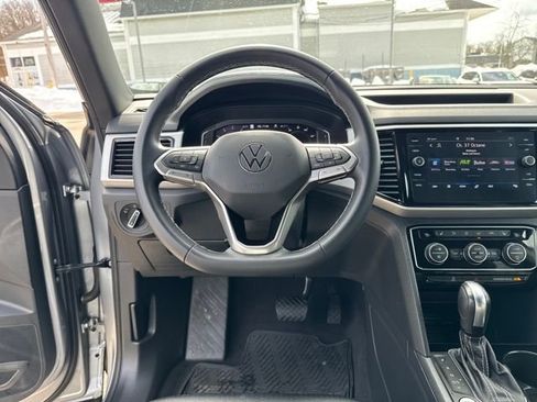 Certified 2022 Volkswagen Atlas Cross Sport SEL image 17