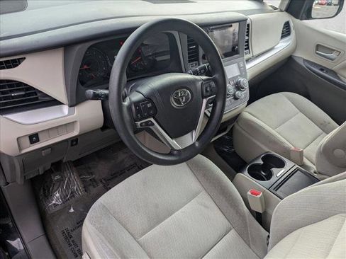 Used 2015 Toyota Sienna LE image 10