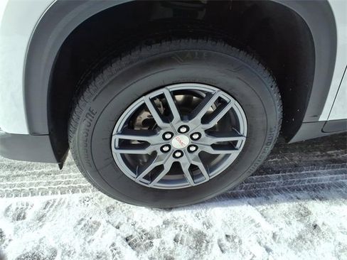 Used 2025 GMC Acadia Elevation image 9