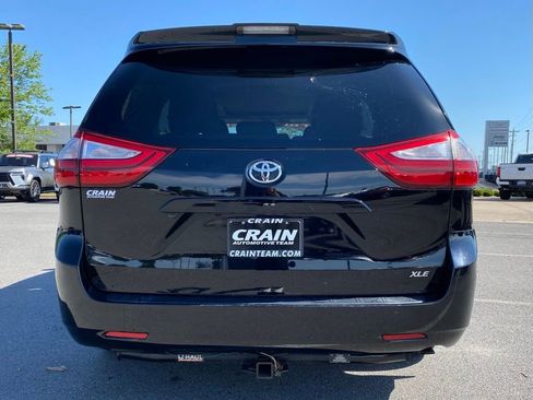 Used 2019 Toyota Sienna XLE FWD image 6