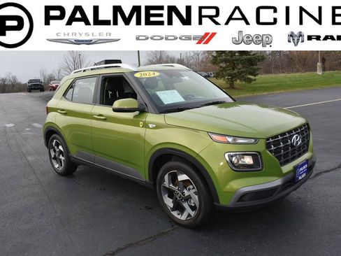 Used 2024 Hyundai Venue SEL FWD image 1