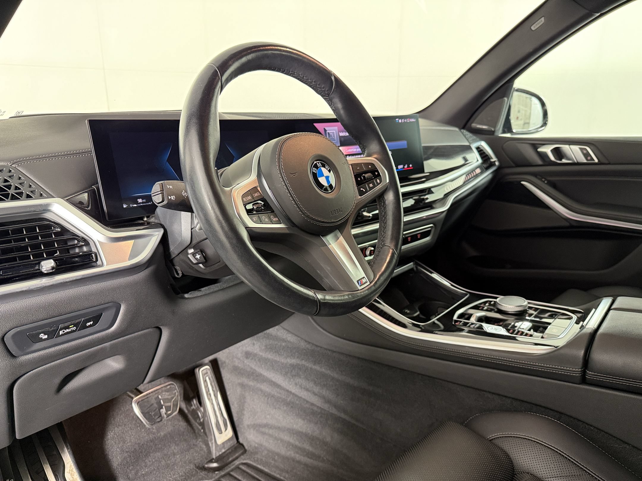 Used 2024 BMW X5 sDrive40i w/ M Sport Package RWD image 4