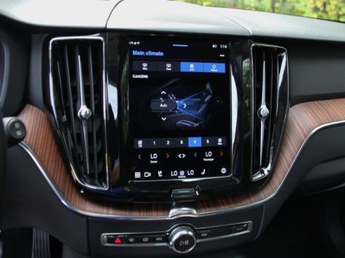 Used 2023 Volvo XC60 B5 Plus w/ Protection Package Premier AWD/4WD image 21