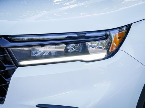 Certified 2025 Honda Pilot TrailSport image 6