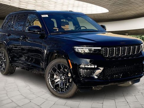 New 2025 Jeep Grand Cherokee Summit image 2