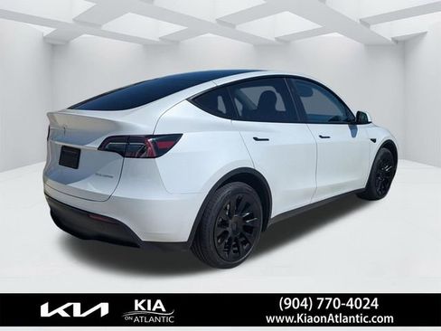 Used 2023 Tesla Model Y Long Range AWD/4WD image 3