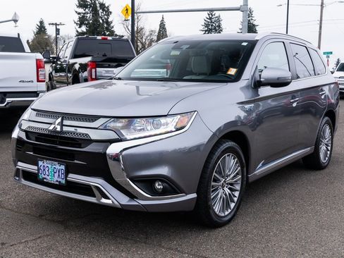 Used 2022 Mitsubishi Outlander LE image 3