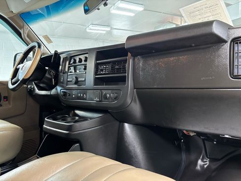 Used 2020 GMC Savana 2500 RWD 2500 w/ Driver Convenience Package image 15