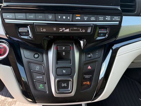 Certified 2025 Honda Odyssey Touring image 10