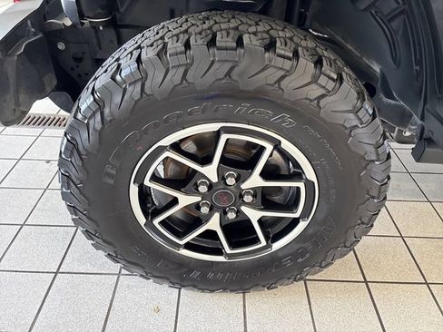 Used 2024 Jeep Wrangler Unlimited Rubicon w/ Technology Group AWD/4WD image 5