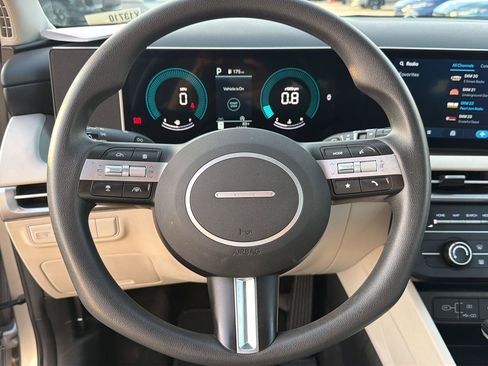 Used 2025 Hyundai Tucson SE FWD image 19