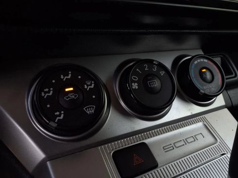 Used 2012 Scion xB FWD image 10