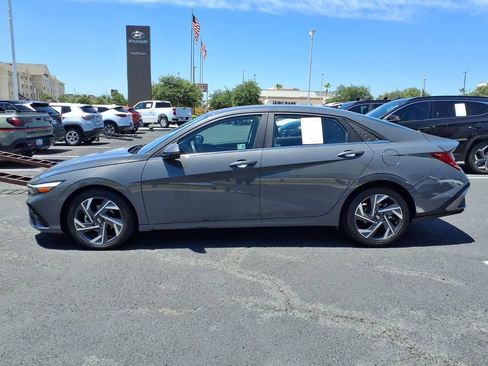 Used 2024 Hyundai Elantra Limited FWD image 2