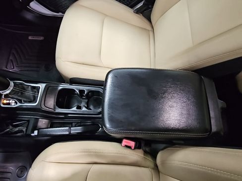 Used 2021 Jeep Wrangler Unlimited Sahara image 22