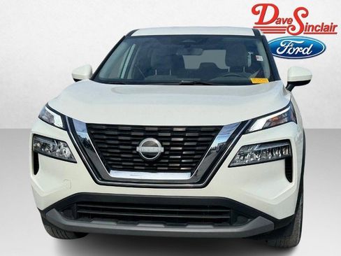 Used 2023 Nissan Rogue SV image 2