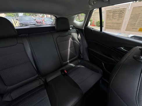 Used 2025 Chevrolet Trax LT FWD image 37