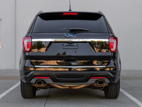 Used 2018 Ford Explorer XLT w/ Equipment Group 202A AWD/4WD image 9
