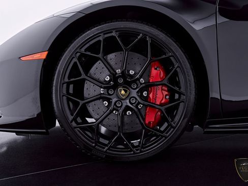 Used 2024 Lamborghini Huracan EVO AWD/4WD image 3