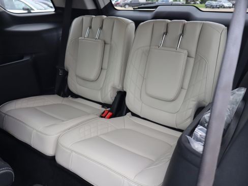 Used 2017 Ford Explorer Platinum AWD/4WD image 11