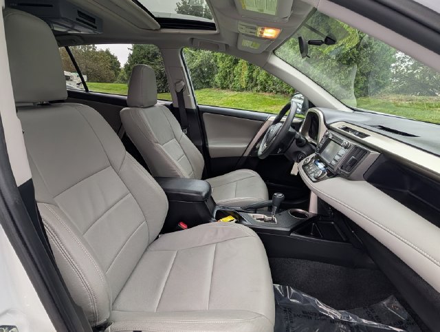 Used 2015 Toyota RAV4 XLE FWD image 11