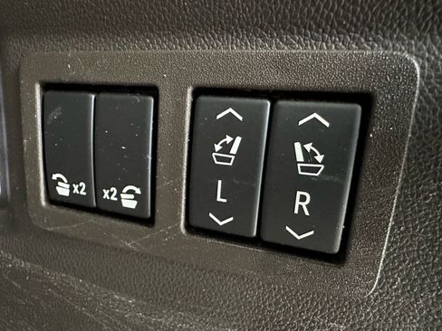 Used 2022 GMC Yukon SLT w/ SLT Premium Package image 32