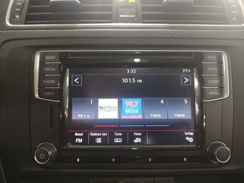 Used 2017 Volkswagen Jetta SE image 10