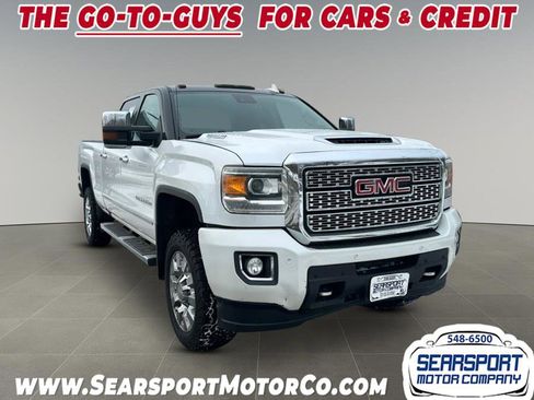 Used 2018 GMC Sierra 2500 Denali w/ Duramax Plus Package AWD/4WD image 6