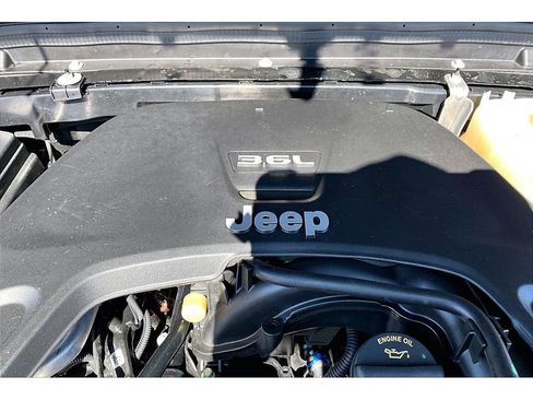 Used 2020 Jeep Wrangler Unlimited Sahara AWD/4WD image 35