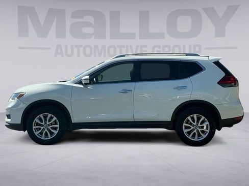 Used 2017 Nissan Rogue SV w/ SV Premium Package image 2