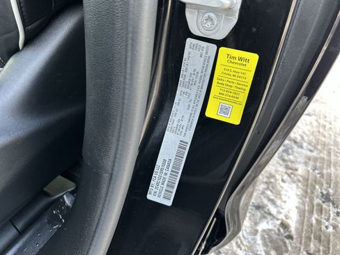 Used 2025 Chrysler Pacifica Limited image 29