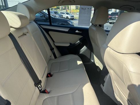 Used 2017 Volkswagen Jetta SE FWD image 12