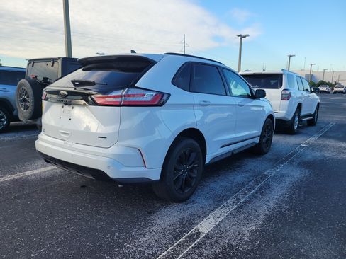 Used 2024 Ford Edge SE w/ Black Appearance Package AWD/4WD image 7