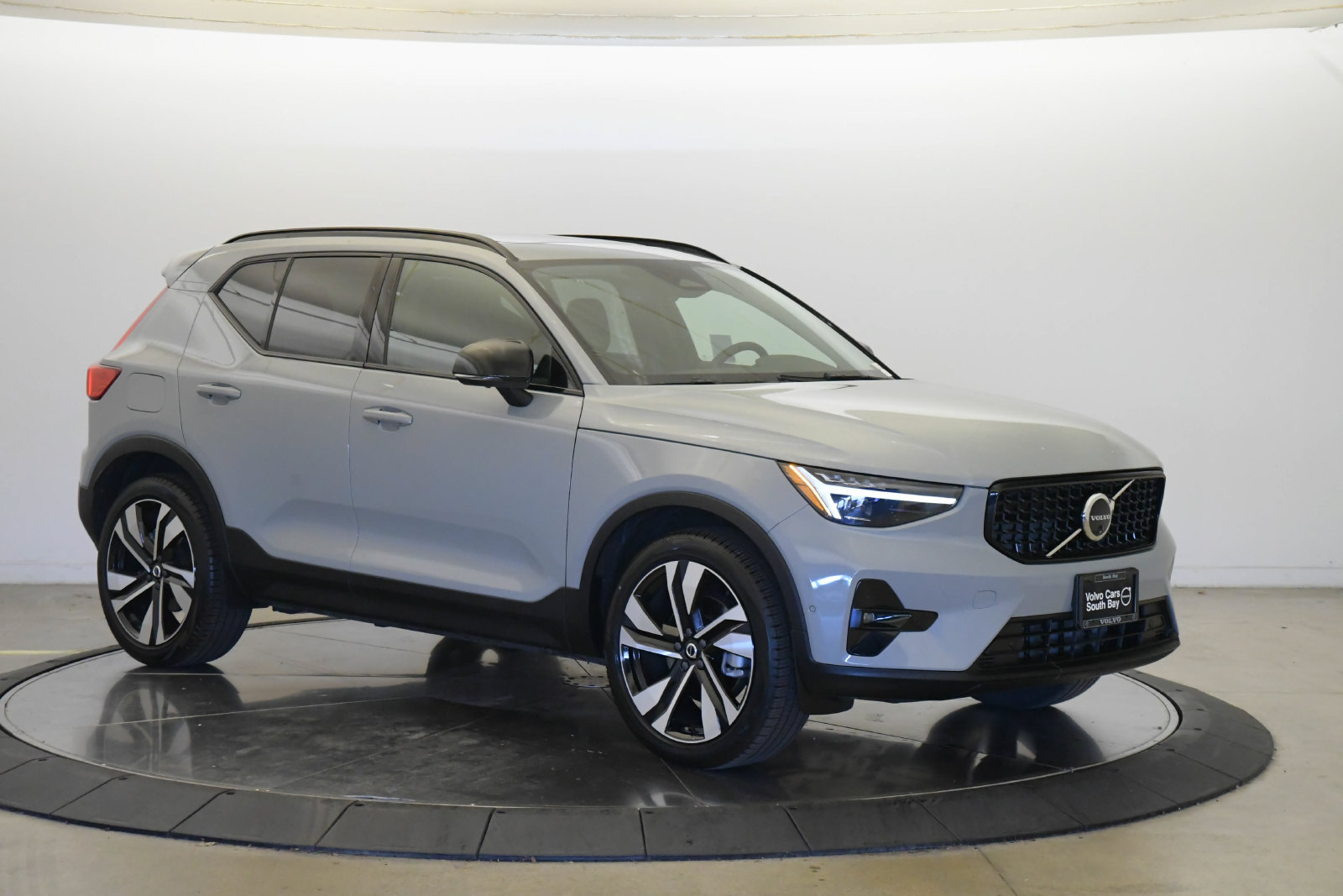 Used 2026 Volvo XC40 B5 Ultra w/ Climate Package AWD/4WD image 5